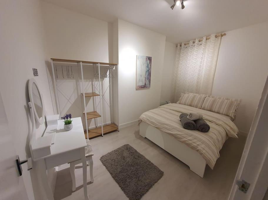 Luxury 1 Bedroom Flat In The Heart Of Wood Green Londres Exterior foto